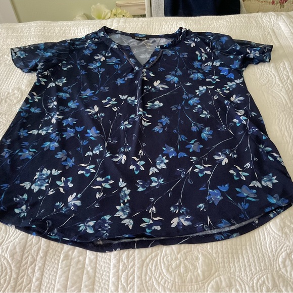 ROZ & ALI, Floral Navy Blue blouse, SIZE: L - Picture 10 of 12